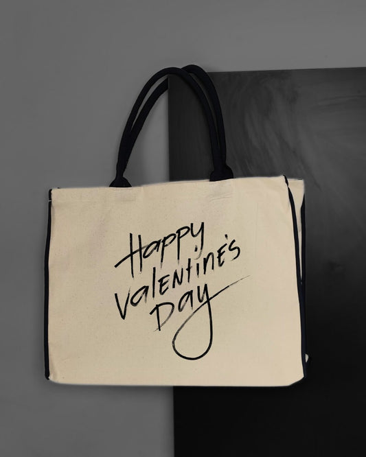 Minimal ve Şık: "Happy Valentine's Day" Tasarımlı Bez Çanta