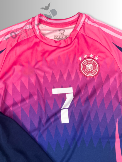 Almanya 2024 Havertz Milli Takım Çocuk Forması 3lü set(Şort-Çorap-Bileklik) (Pembe)