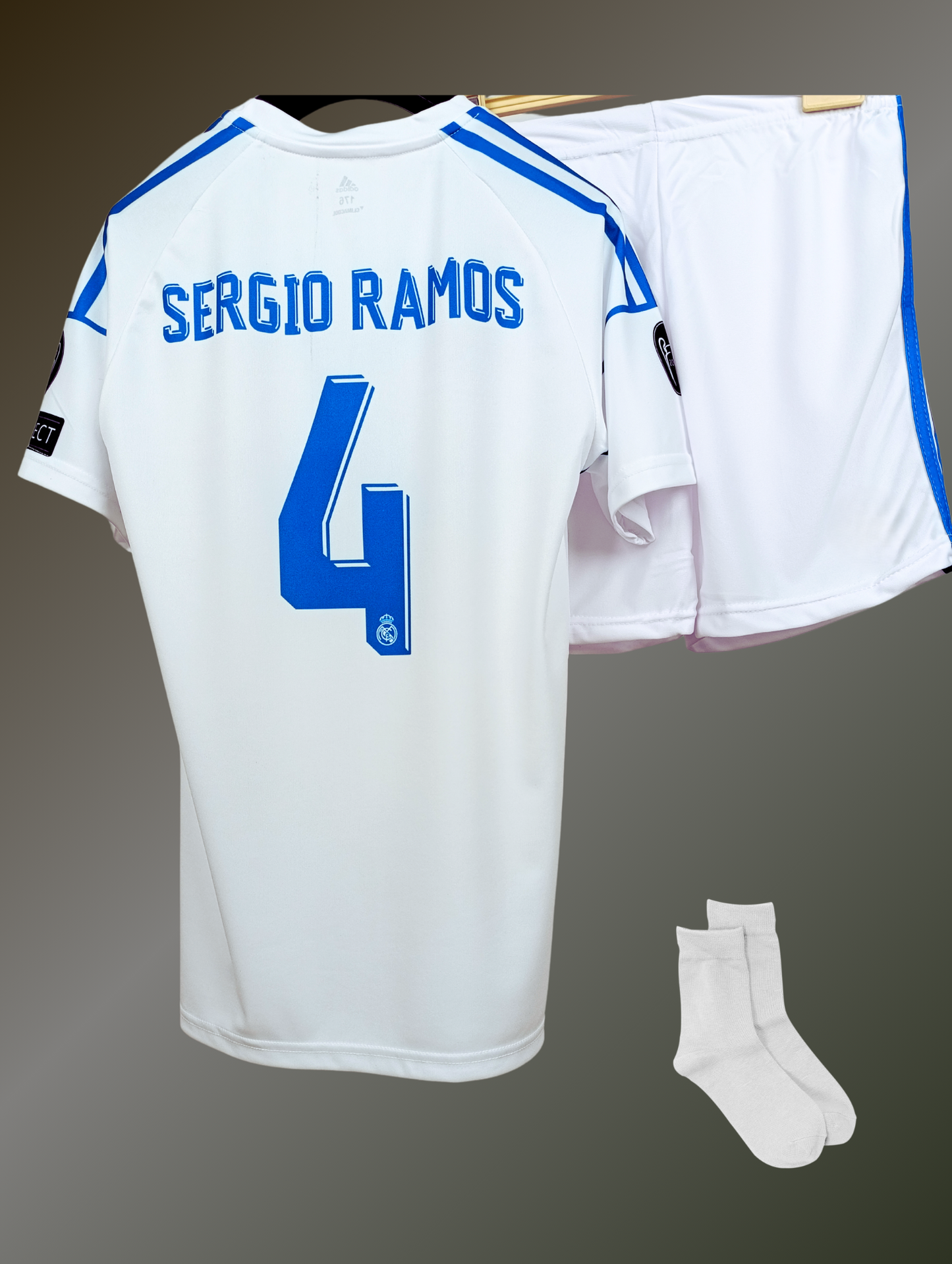 Real Madrid Cardiff Beyaz Ramos Çocuk Forma Seti (Şort-Çorap-Bileklik)